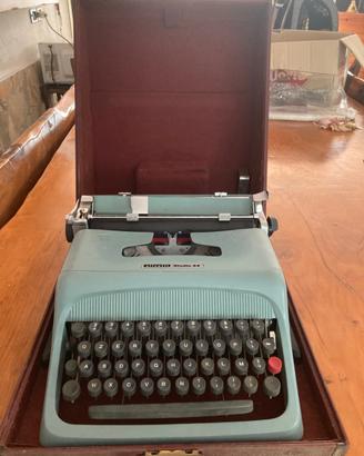 Macchina da scrivere Olivetti 44