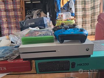 XBOX ONE S DUE CONTROLLER + GIOCHI