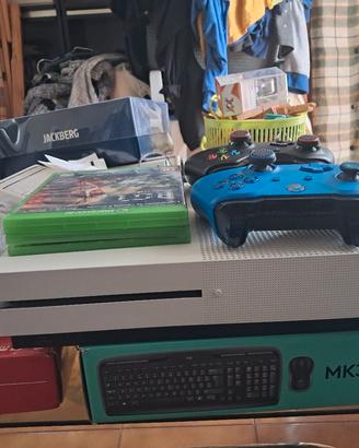 XBOX ONE S DUE CONTROLLER + GIOCHI
