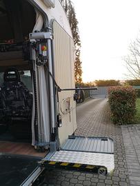 Pedana Elettrica Solleva Persone Sedie a Rotelle