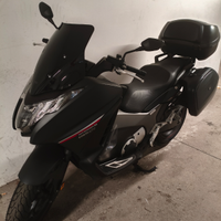 Honda Integra 750 S con borse