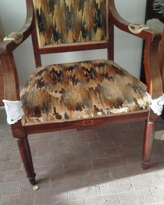 Poltrona vintage in legno intarsiato con braccioli