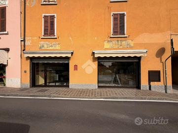 NEGOZIO A DESENZANO DEL GARDA