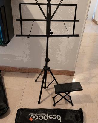 Leggio musicale e poggiapiedi per chitarra