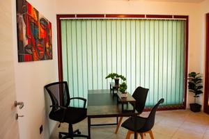 Stanze uso ufficio in locale commerciale