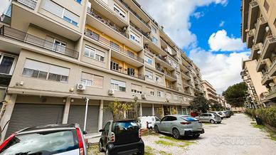 Quattro vani via A. Pecoraro 48 (Notarbartolo)