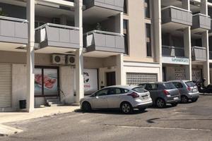 Immobile di 373 m² con 1 locale a Castellana Grott