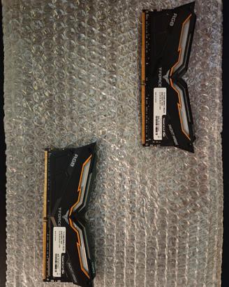 2 banchi di RAM 8GB Team Hawk RGB K2
