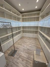 arredamento negozio completo