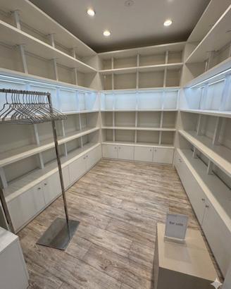 arredamento negozio completo