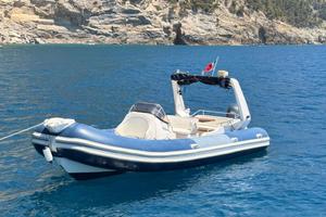 Gommone Alson 750 Flash pronto alla boa