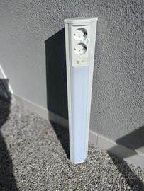 Lampada da cucina con prese elettriche