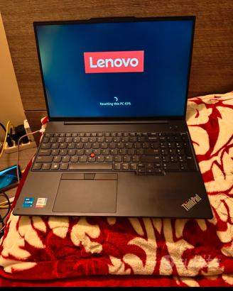Lenovo thinkpad E16 17 pollici 