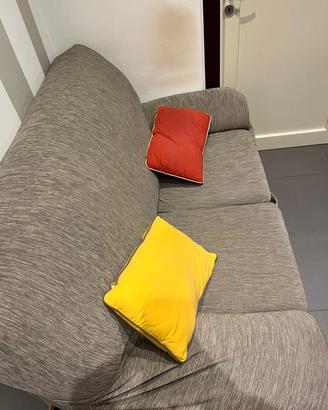 Divano 2 posti poco usato