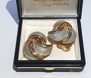 Coppia di orecchini dorati vintage anni ’60 a clip