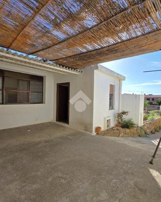 CASA SEMINDIPENDENTE A VILLAPUTZU