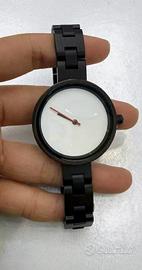 Orologio in legno elegante nero e bianco