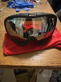 Scarponi+ scii+ bastoni+ maschera+sacca porta scii