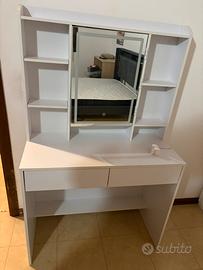 specchiera con led e cassetti