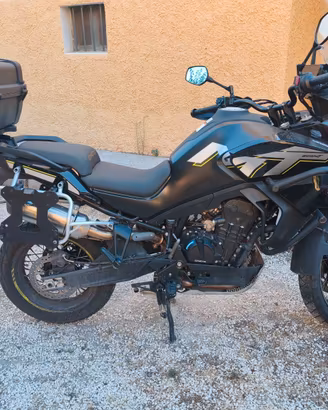 MT800 explore cf moto