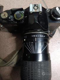 macchina fotografica con accessori