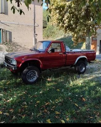 Autocarro d'epoca Toyota Hilux 