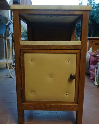 Comodino in ciliegio