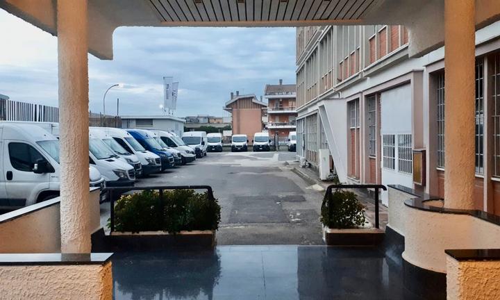 Magazzini ed uffici di vari tagli