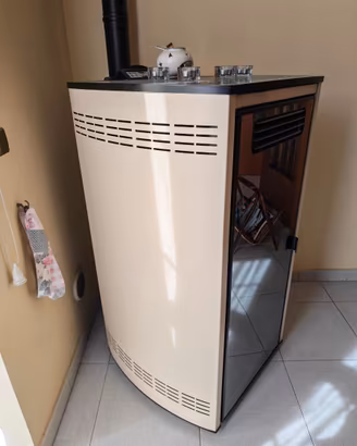Termostufa a pellet Ungaro Maia
