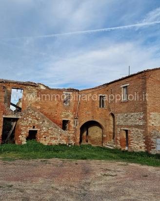 CL242 - Rustico Casale da Ristrutturare in Posizio