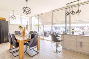 Villa di recente costruzione con giardino