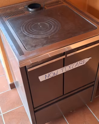 Stufa a legna con forno 