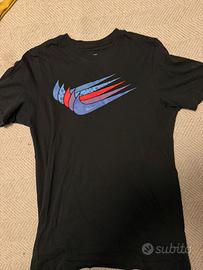 T-shirt Nike
