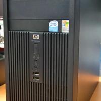 computer desktop completo di monitor 