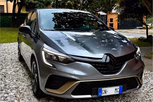 Renault Clio E-tech full hybrid Neopatentati