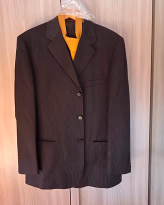 Completo da uomo nero gessato