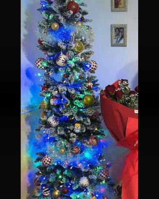 Albero di natale slim con neve