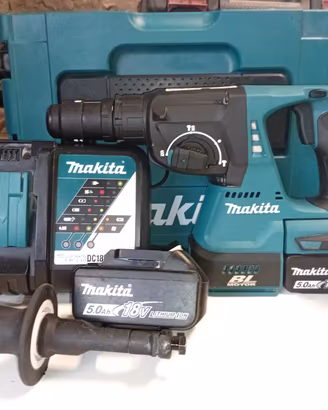 tassellatore makita due batterie e un caricatore
