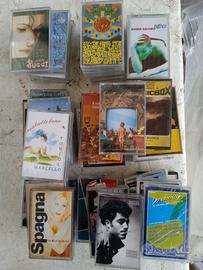 set di 40 musicassette artisti vari 