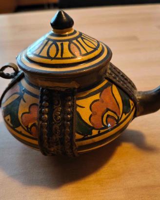 Teiera etnica decorativa ceramica e metallo