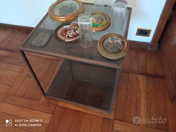 Tavolino  in vetro e metallo