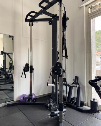 Cavi palestra con rack multifunzionale