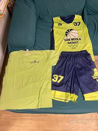 Completo basket per ragazzi con  borsone