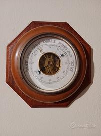Barometro antico in legno