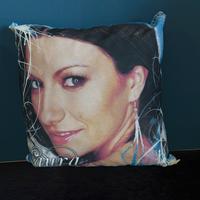 Cuscino Laura Pausini, ufficiale.