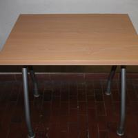 Minimal scrivania con tavola in legno pieno