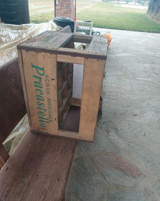 cassetta porta bottiglie in legno antica