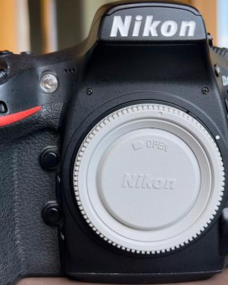 NIKON D810