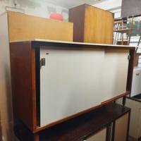 credenza in teak vintage con ante scorrevoli 