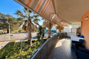 Trilocale arredato con terrazzo